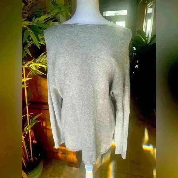 P Milano Lucas sweater. Worn once. Excellent condition.  Medium. Long sleeve - Picture 4 of 11